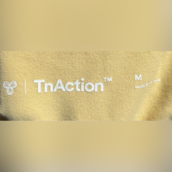 NWT Aritizia TNA TNALIFE Surge Romper Wheat Yellow Medium - Picture 3 of 8